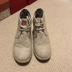 TOMS linen booties. Size 8